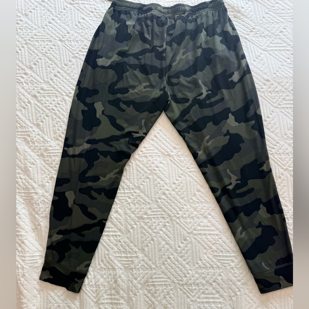 Old Navy Active Women’s Camo Jogger Pants - Olive Green - Picture 3 of 5